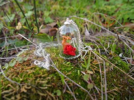 Un rayon de soleil en hiver et une mini clairière dans un collier Un rayon de soleil en hiver et une mini clairière dans un collier