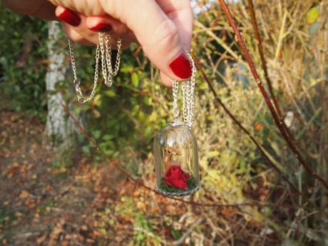 Un rayon de soleil en hiver et une mini clairière dans un collier Un rayon de soleil en hiver et une mini clairière dans un collier