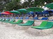 Phuket-Patong, lits sable-parasols derangent