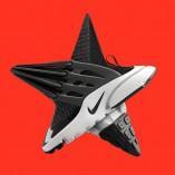 Il transforme une paire de Nike en emoji-like