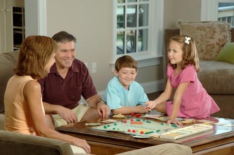 Family_playing_a_board-1