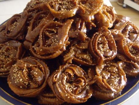 Halwa en forme des anneaux  Choumicha  Cuisine Marocaine Choumicha , Recettes