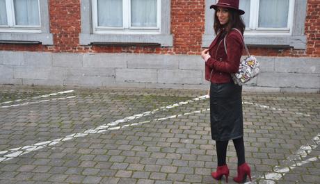 Burgundy & jupe en simili