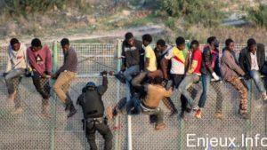 Les migrants africains prennent d’assaut la barrière de l’enclave marocaine de Ceuta