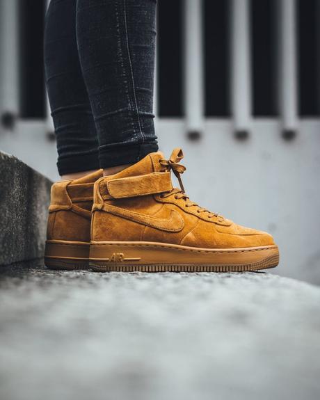898422-700 Nike Wmns Air Force 1 Upstep Hi LX Desert Ochre