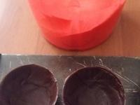Dômes en chocolat à la mousse de marron Le montage, cliquer sur les photographies pour les agrandir.