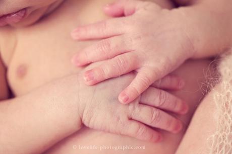 petites mains nouveau-né
