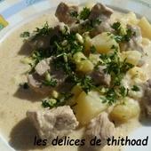 Sauté de porc aux pommes de terre et crème persillée - Le blog de lesdelicesdethithoad