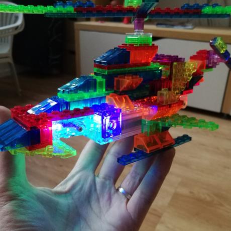 Découverte de l’hélicoptère Lego lumineux de Laser Pegs