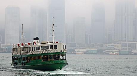 Le Star Ferry sur la baie Victoria de Hong Kong