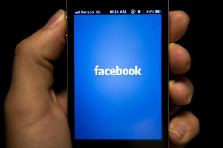 2 astuces pour utiliser Facebook sans pomper la batterie de votre iPhone