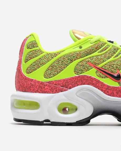 Nike Air Max Plus SE Volt Punch