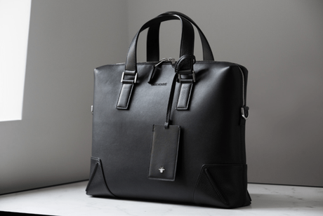 DIOR HOMME présente son sac MISTER DIOR