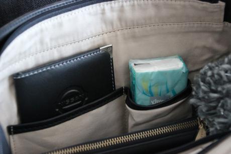 What’s in my bag ? Qu’est-ce que je cache dans mon sac ?!