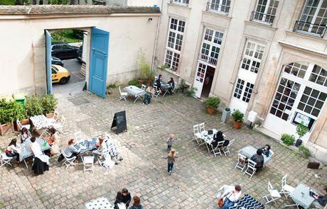 Institut-suédois-Café-suédois-Cour-extérieure-|-630x405-|-©-Nils-Boldt
