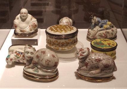 Tendre porcelaine de Saint-Cloud, Des formes et des usages au XVIIIe siècle.