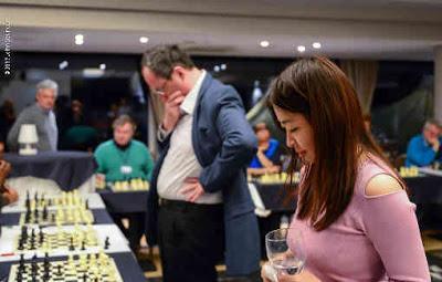 Ju Wenjun et Boris Gelfand ont donné une simultanée - Photo © John Saunders