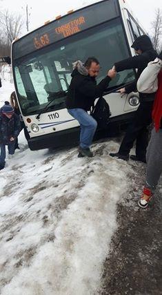 Mon bus qui vire dans le faucès en live ^^ ser dangereux wow !