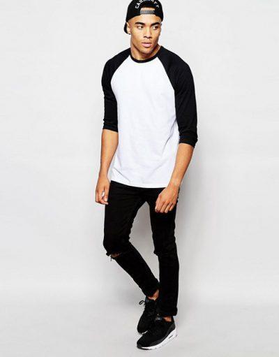 STYLE : Sacha Perez en t-shirt blanc à manches contrastantes