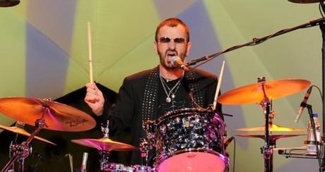 Ringo Starr offre une de ses chansons de paix, jour d’investiture de Trump