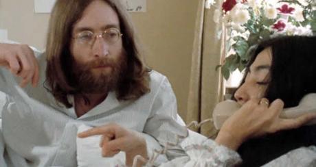 John Lennon : « protest songs »