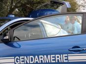 Main basse euros d'iPhone iPad dans magasin Boulanger