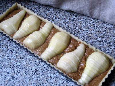 Tarte aux poires à la crème d'amandes & à la pâte aux spéculos Tarte aux poires à la crème d'amandes & à la pâte aux spéculos