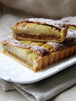 Tarte aux poires à la crème d'amandes & à la pâte aux spéculos Tarte aux poires à la crème d'amandes & à la pâte aux spéculos