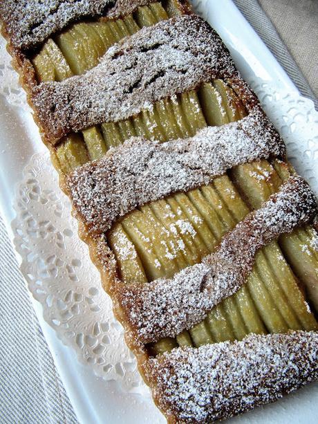 Tarte aux poires à la crème d'amandes & à la pâte aux spéculos Tarte aux poires à la crème d'amandes & à la pâte aux spéculos