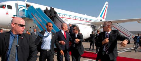 Ehud Olmert est protégé par ses gardes du corps © GPO / GPO