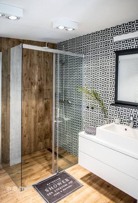 salle de bain en bois comme dans un sauna