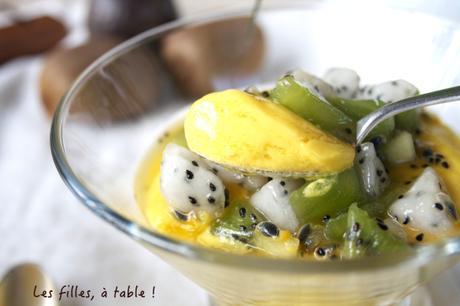 Crème de mangue, salade au fruit du dragon, kiwi et fruit de la passion