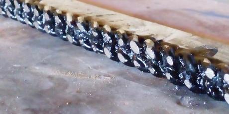 bracelet gourmette limé pendant sa fabrication