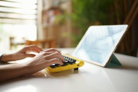 Voici le clavier connecté au look de machine à écrire !