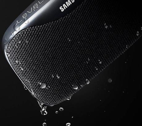 Préparez-vous déjà pour l'été avec l’enceinte étanche Bluetooth Samsung Level Box Slim