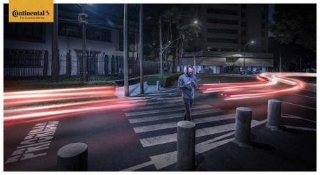 Continental_luces-man_walking
