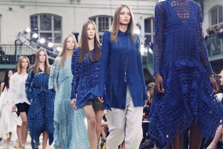 Clare Waight Keller : pompon doré des « Chloé Girls »