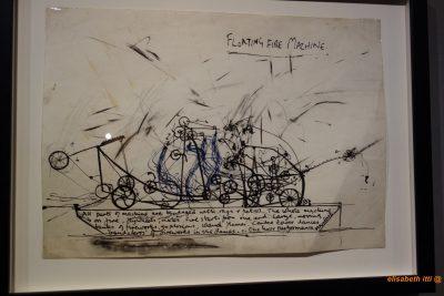 Stephen Cripps, Floating Fire Machine, 1975 Crayon, encre noire et bleue, fusain sur papier 29,5 x 41,8 cm © The family of Stephen Cripps/Leeds Museums and Galleries (Henry Moore Institute Archive) 
