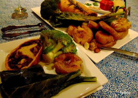 Rôti de seitan aux champignons, en croûte, avec carottes Hasselback, pommes de terre écrasées,  et fromage végétal
