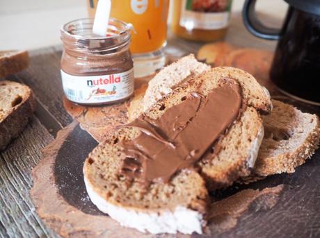 Petit déjeuner Gontran Cherrier & Nutella - Tartines à la Fleur de Pain au seigle & pain complet Tricorne