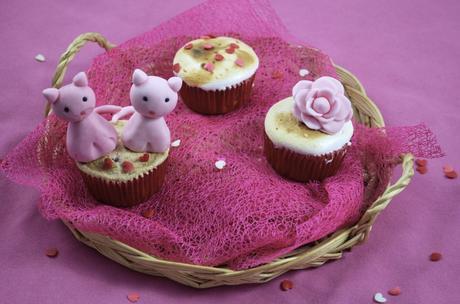 cupcakes-framboise-meringue-modelage-pâte-à-sucre