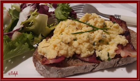Tartines d'Oeufs brouillés au lard