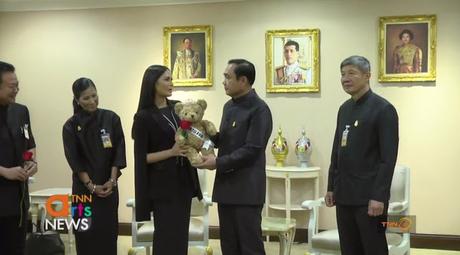 Le 1° Ministre Prayut offre un rôle d'ambassadrice spéciale à  Miss Thailand Universe