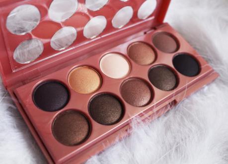 La palette de fards à paupières Dream Catcher Shadow Dusk till Dawn de NYX La palette de fards à paupières Dream Catcher Shadow Dusk till Dawn de NYX