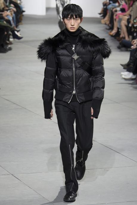New York Fashion Week hiver 2017 : Les silhouettes masculines du défilé Michael Kors Collection...
