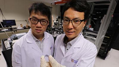 Photograph of lead researchers Yang Hyunsoo (right) and Wu Yang (left) holding the flexible terahertz wave source
