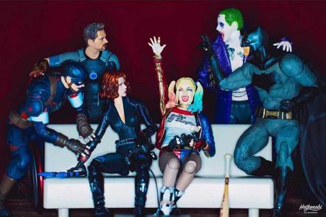 Il met en scène nos amis les super-héros dans différentes situations.