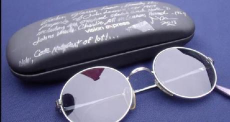 [Revue de Presse] 4 000 euros pour les lunettes cassées de John Lennon