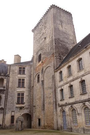 charente château la rochefoucauld donjon médiéval
