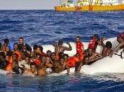 Près migrants secourus jour large Libye